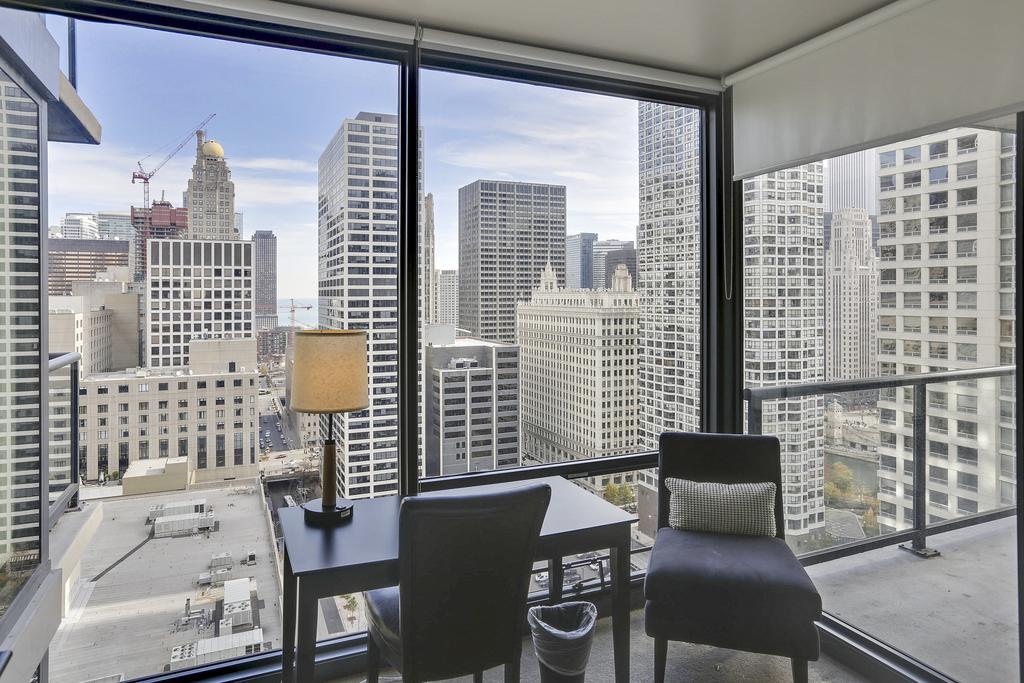 Aparthotel Bridgestreet At State And Grand à Chicago Extérieur photo