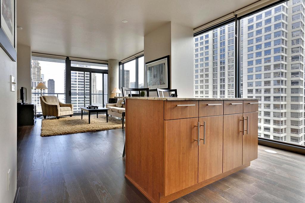 Aparthotel Bridgestreet At State And Grand à Chicago Extérieur photo