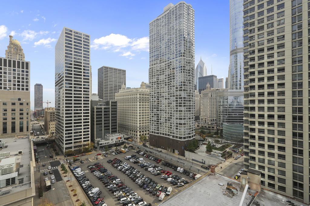 Aparthotel Bridgestreet At State And Grand à Chicago Extérieur photo