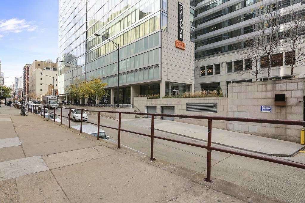 Aparthotel Bridgestreet At State And Grand à Chicago Extérieur photo