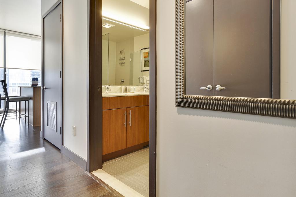 Aparthotel Bridgestreet At State And Grand à Chicago Extérieur photo