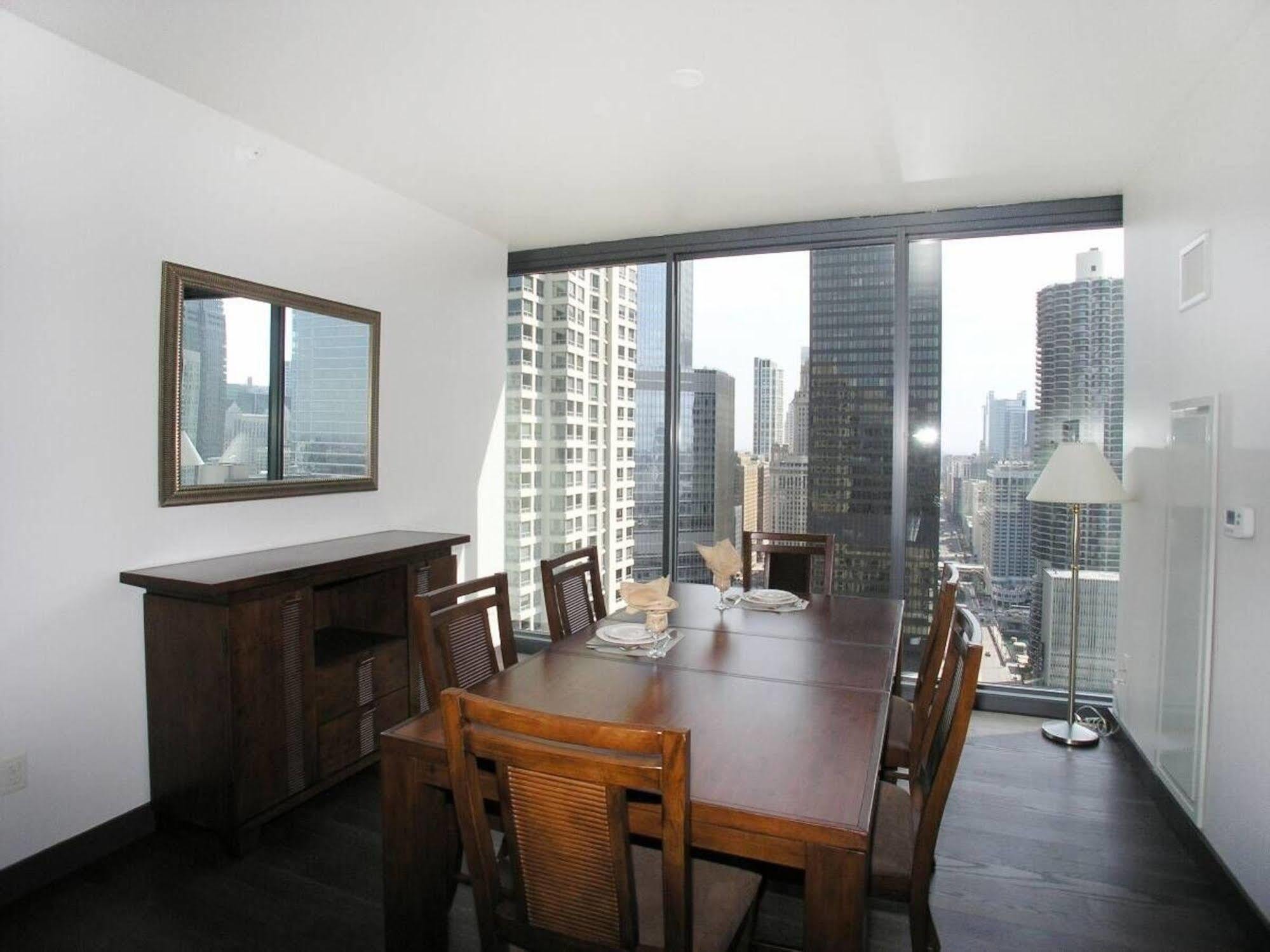 Aparthotel Bridgestreet At State And Grand à Chicago Extérieur photo