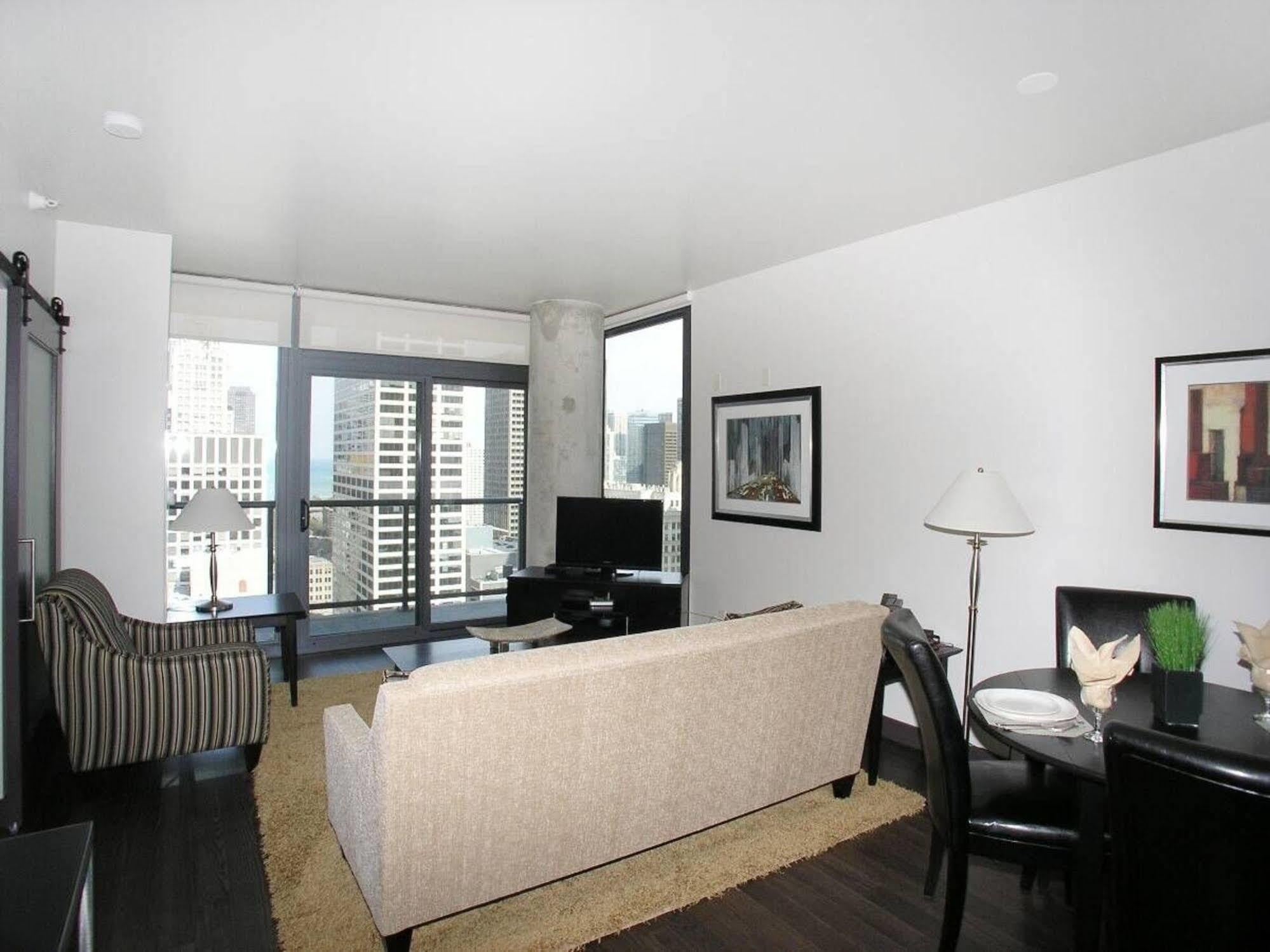 Aparthotel Bridgestreet At State And Grand à Chicago Extérieur photo