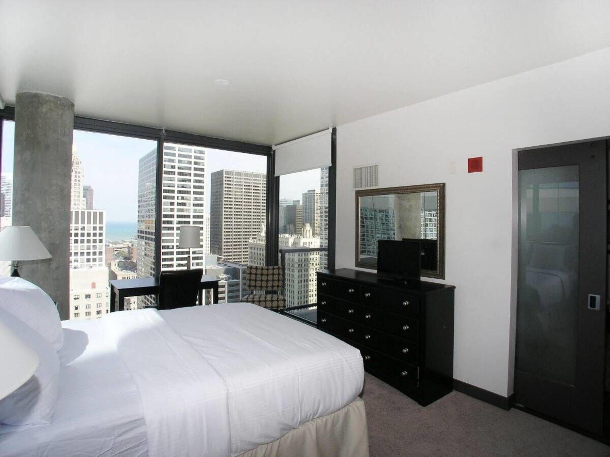 Aparthotel Bridgestreet At State And Grand à Chicago Extérieur photo