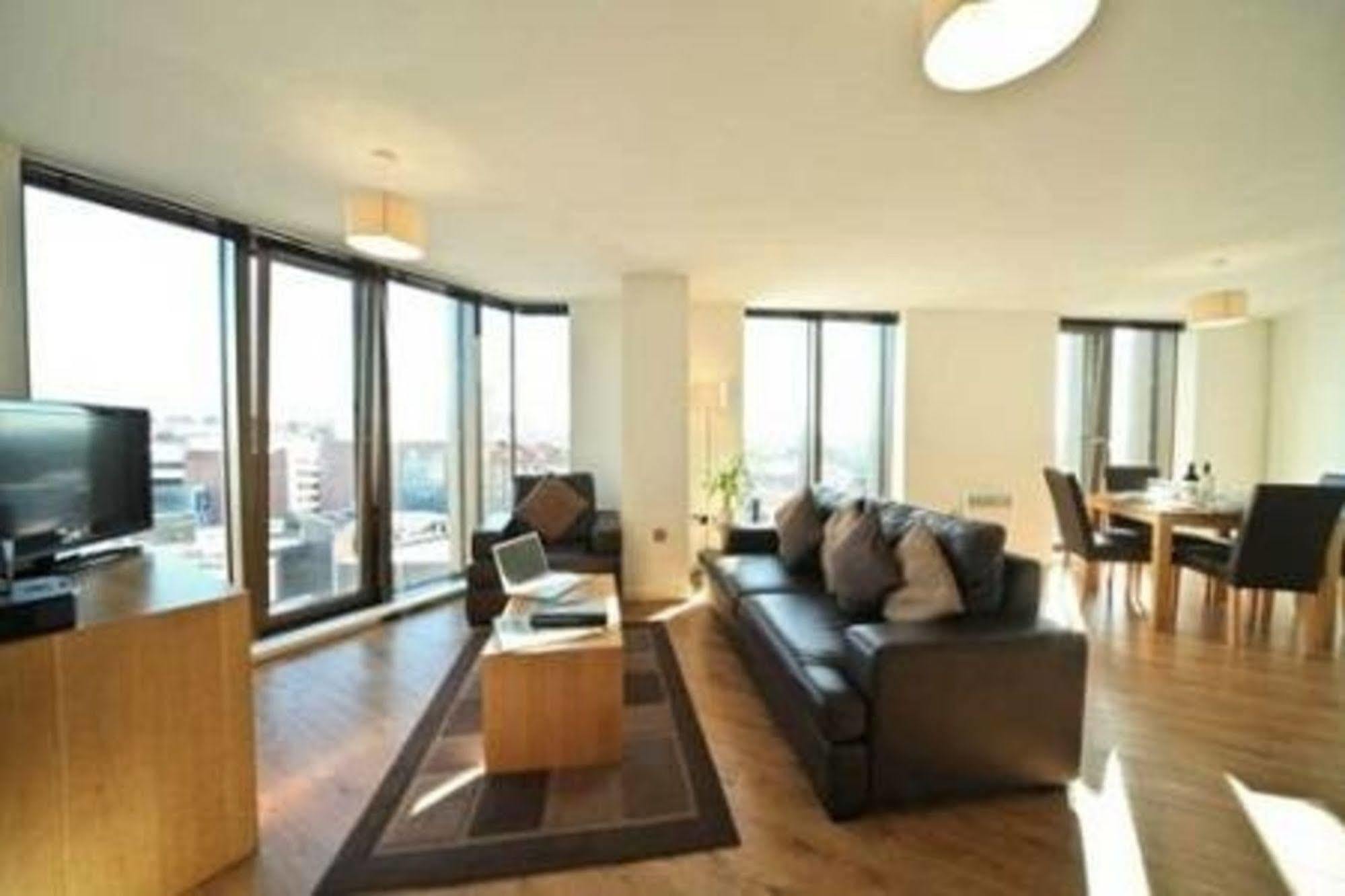 Aparthotel Bridgestreet At State And Grand à Chicago Extérieur photo