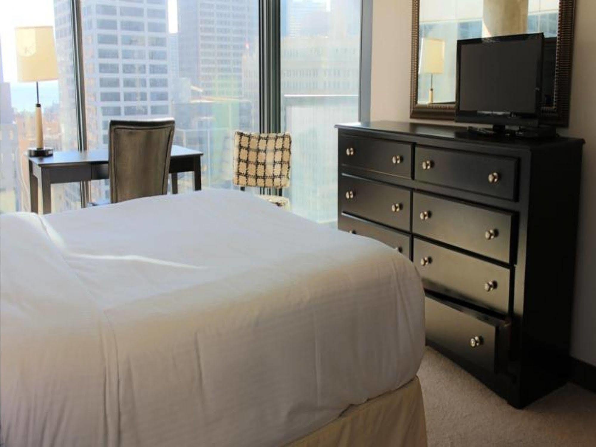 Aparthotel Bridgestreet At State And Grand à Chicago Extérieur photo