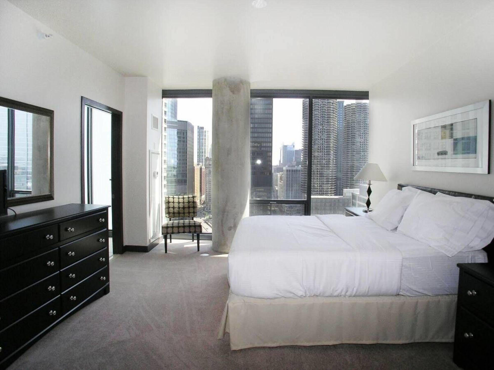 Aparthotel Bridgestreet At State And Grand à Chicago Extérieur photo